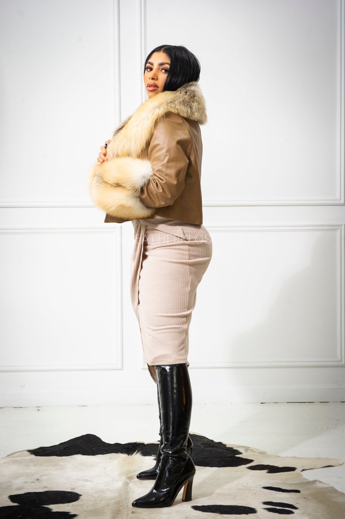 Women's Jade Cropped Leather And Fox Combo Jacket [Tan/Gold]