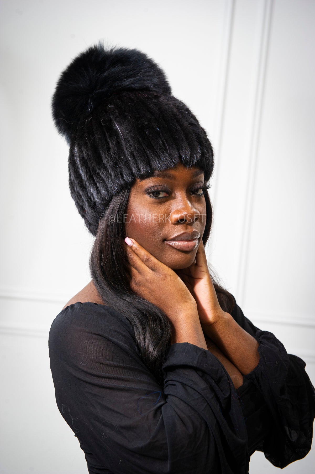 Women's Knitted Mink Beanie [Black]