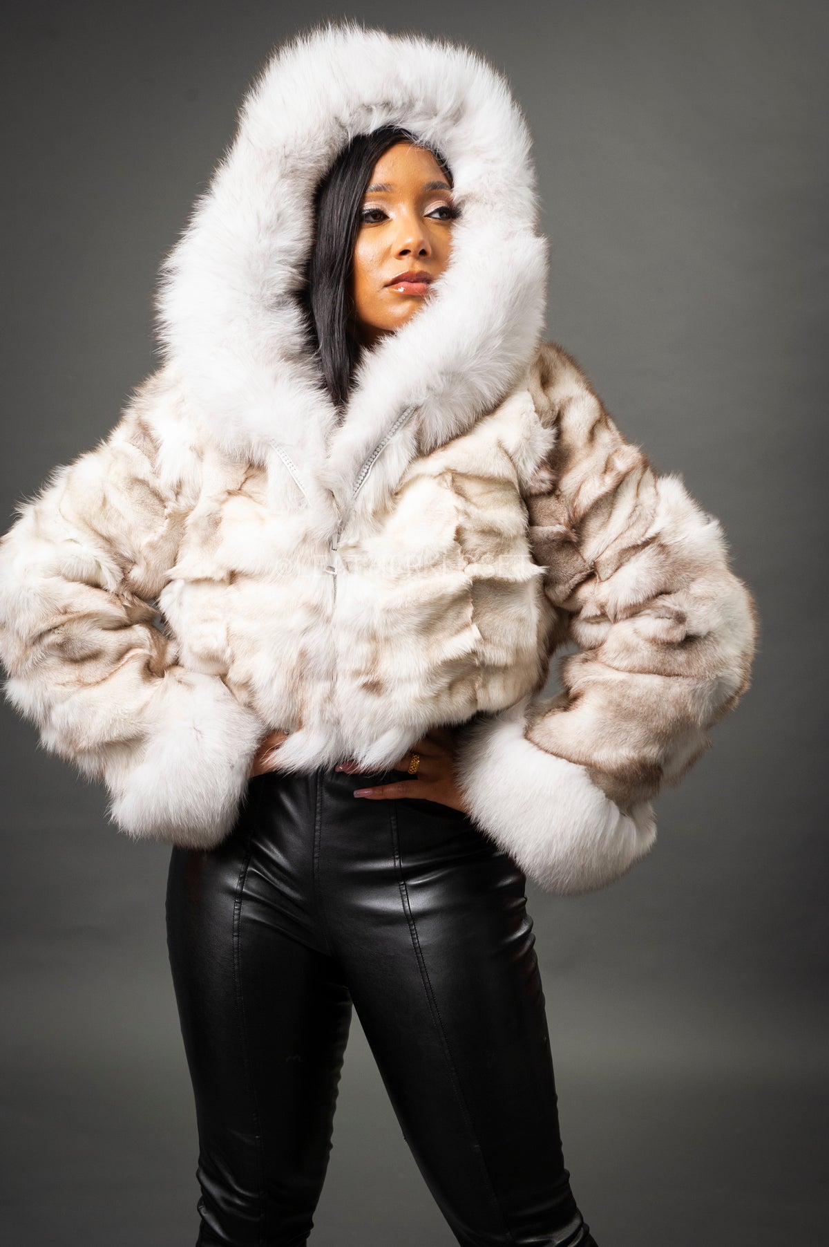 Women's Crop Fox Bomber With Hood [Natural White]