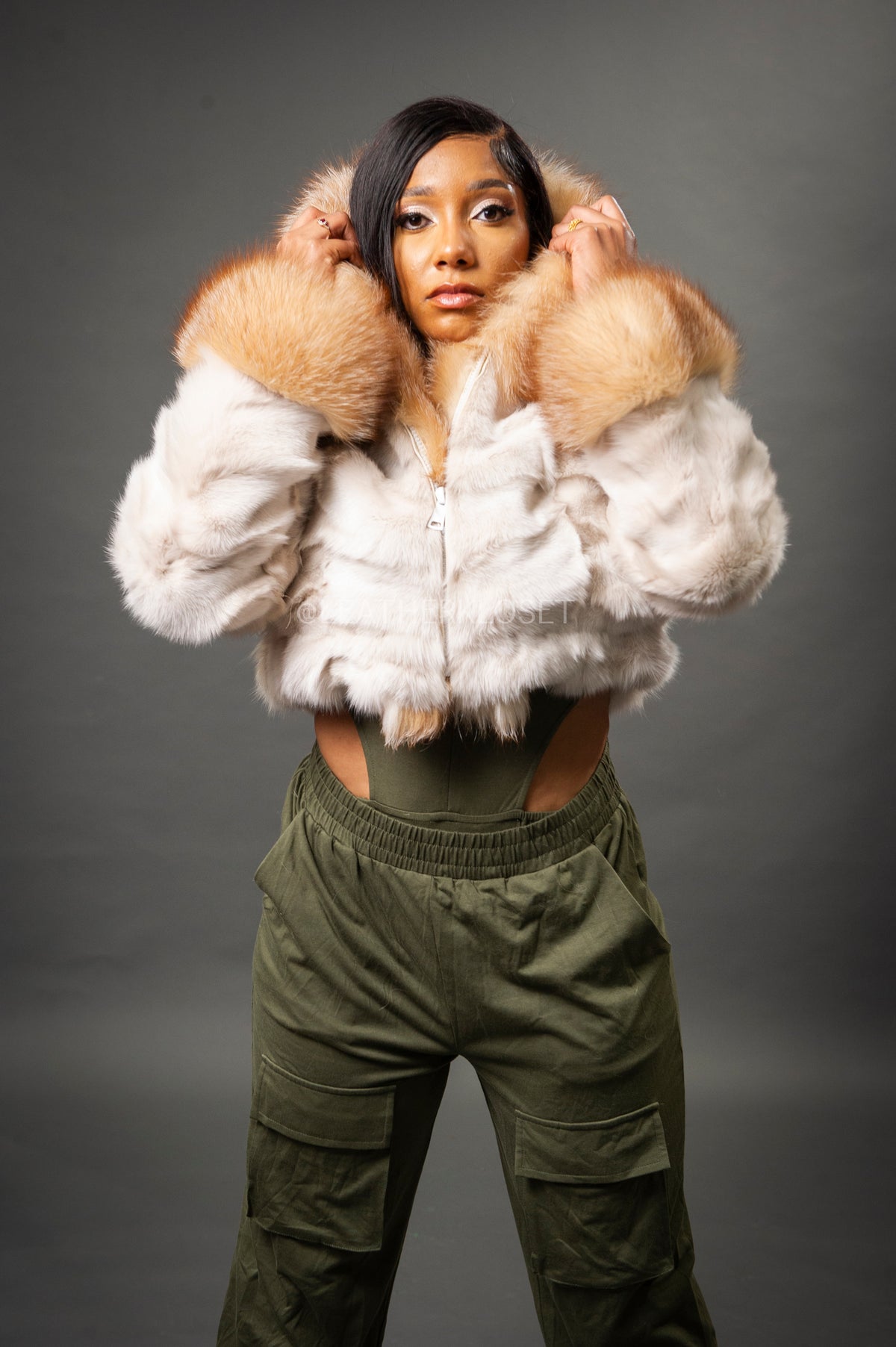 Women's Crop Fox Bomber With Hood [White/Gold]