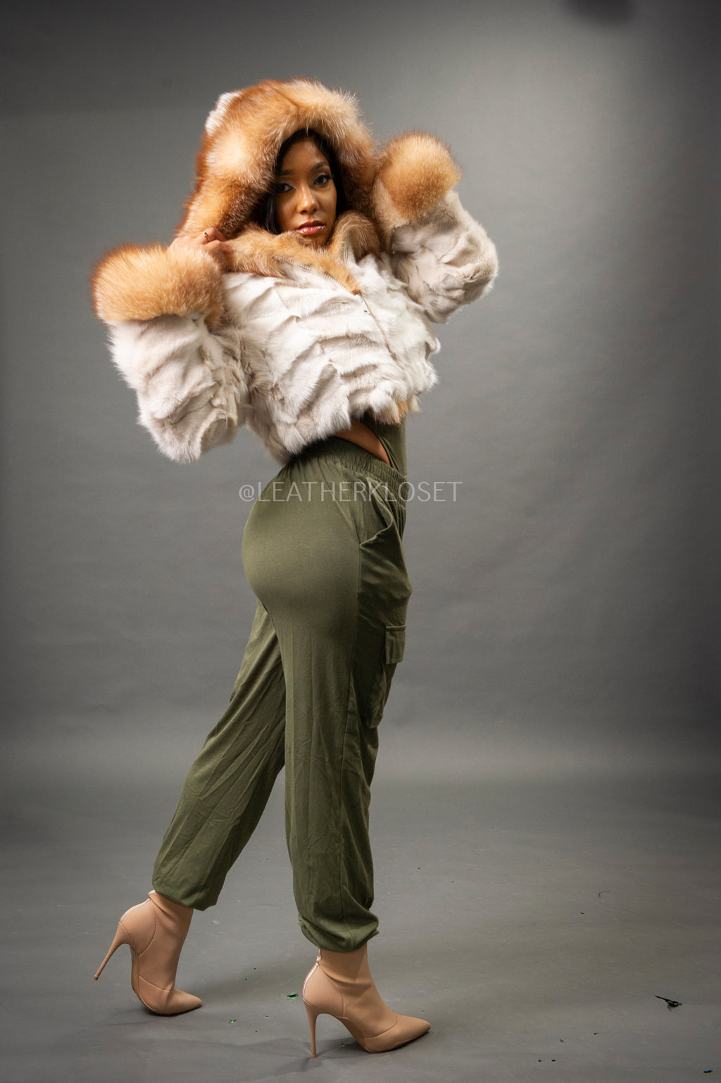 Women's Crop Fox Bomber With Hood [White/Gold]