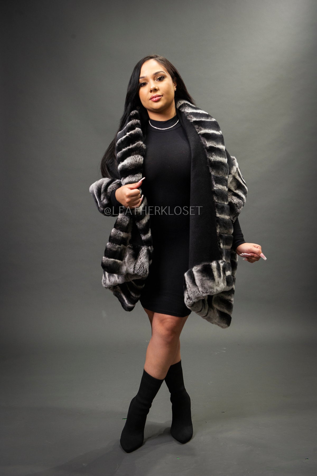 Women's Lil Red Riding Hood Cashmere Cape [Black]