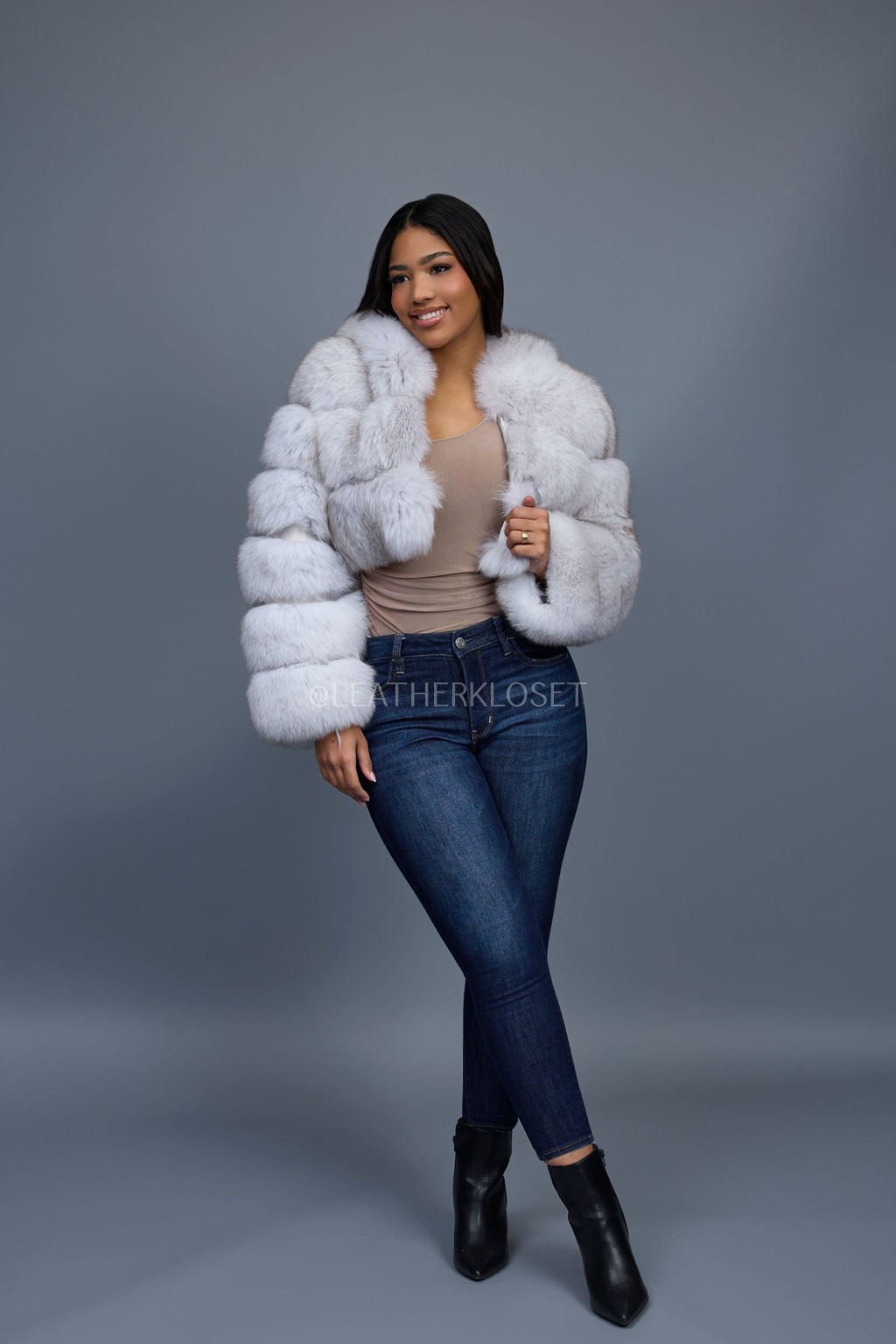 Women's Crop Fox Bomber With Hood [Natural White]