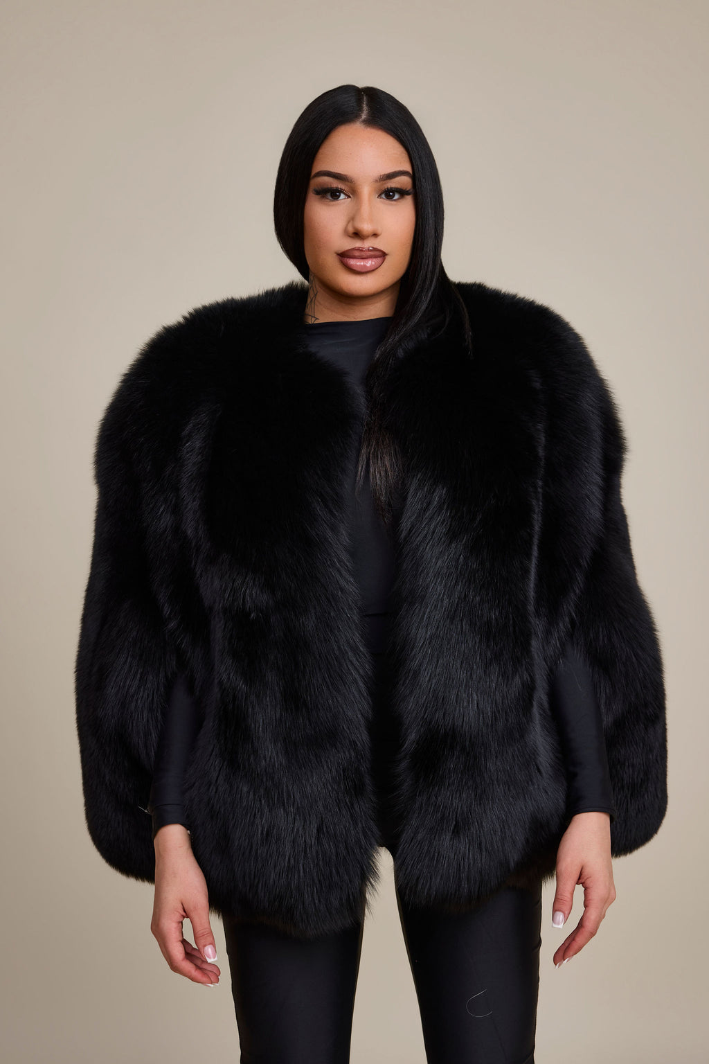 Women's Krissy Fox Fur Poncho [Black]