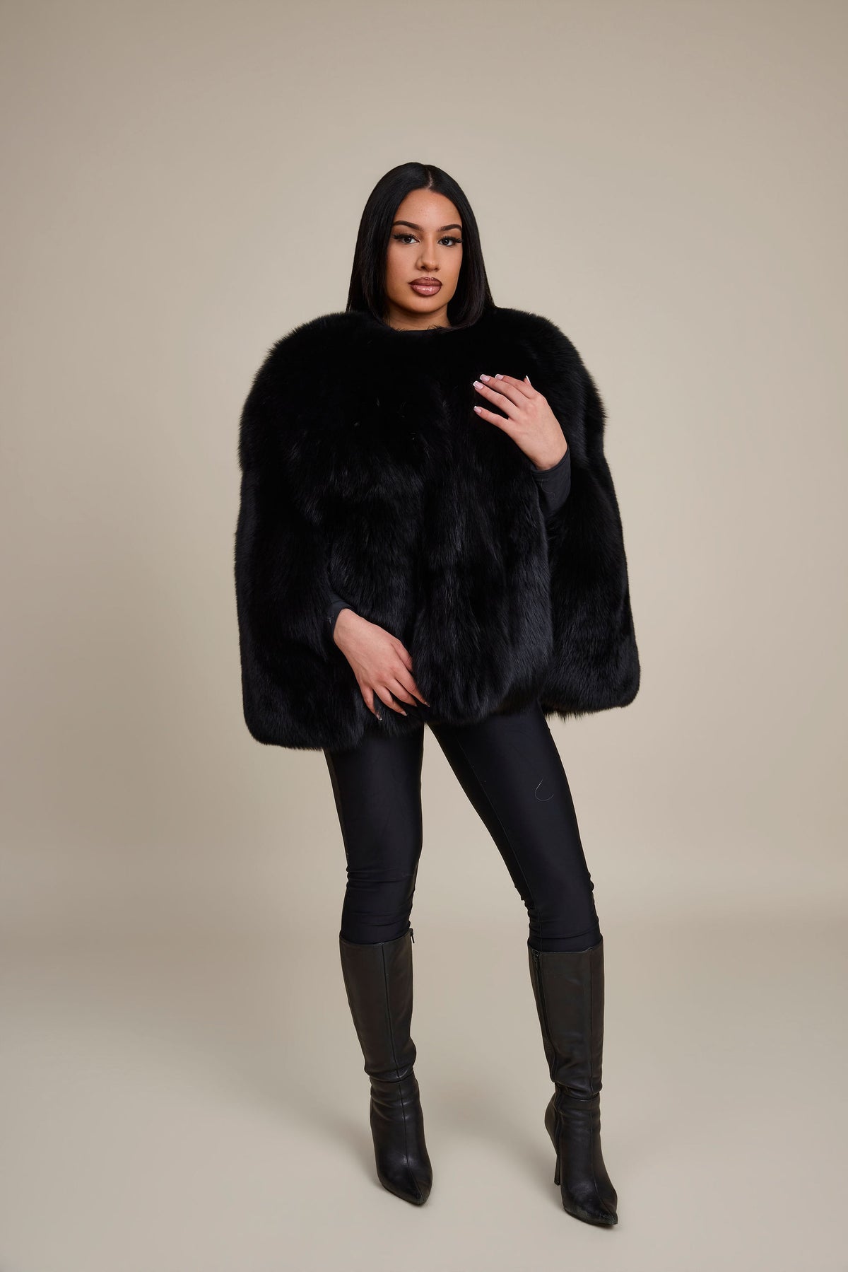 Women's Krissy Fox Fur Poncho [Black]