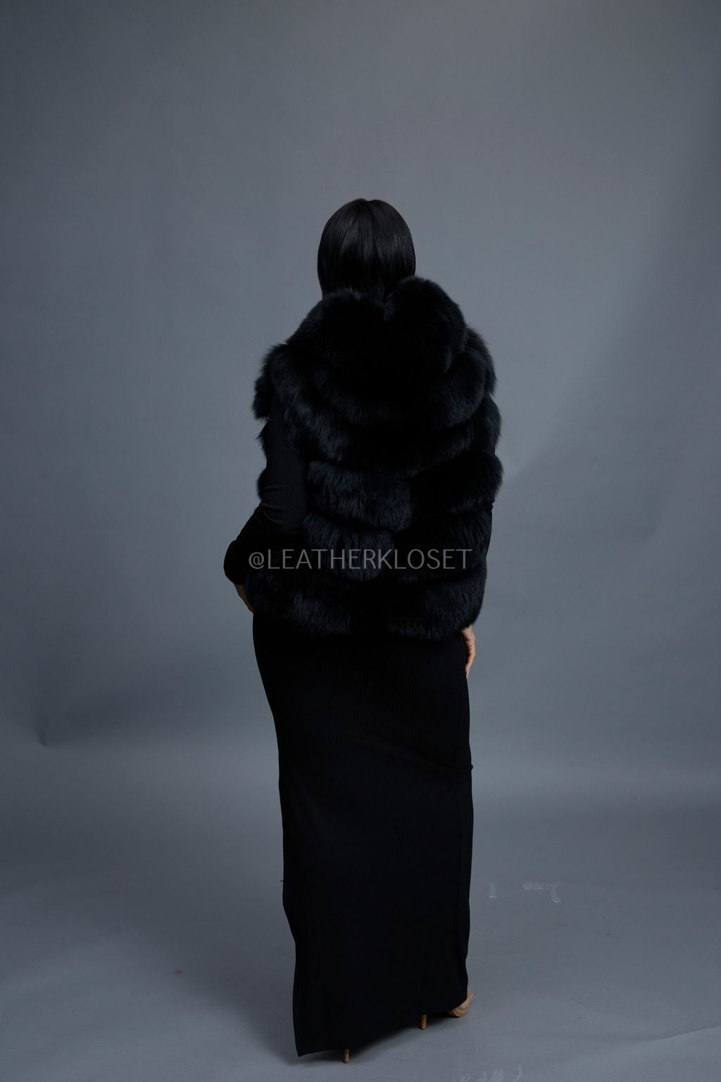 Women's Shorty Fox Fur Vest With Hood [Black]