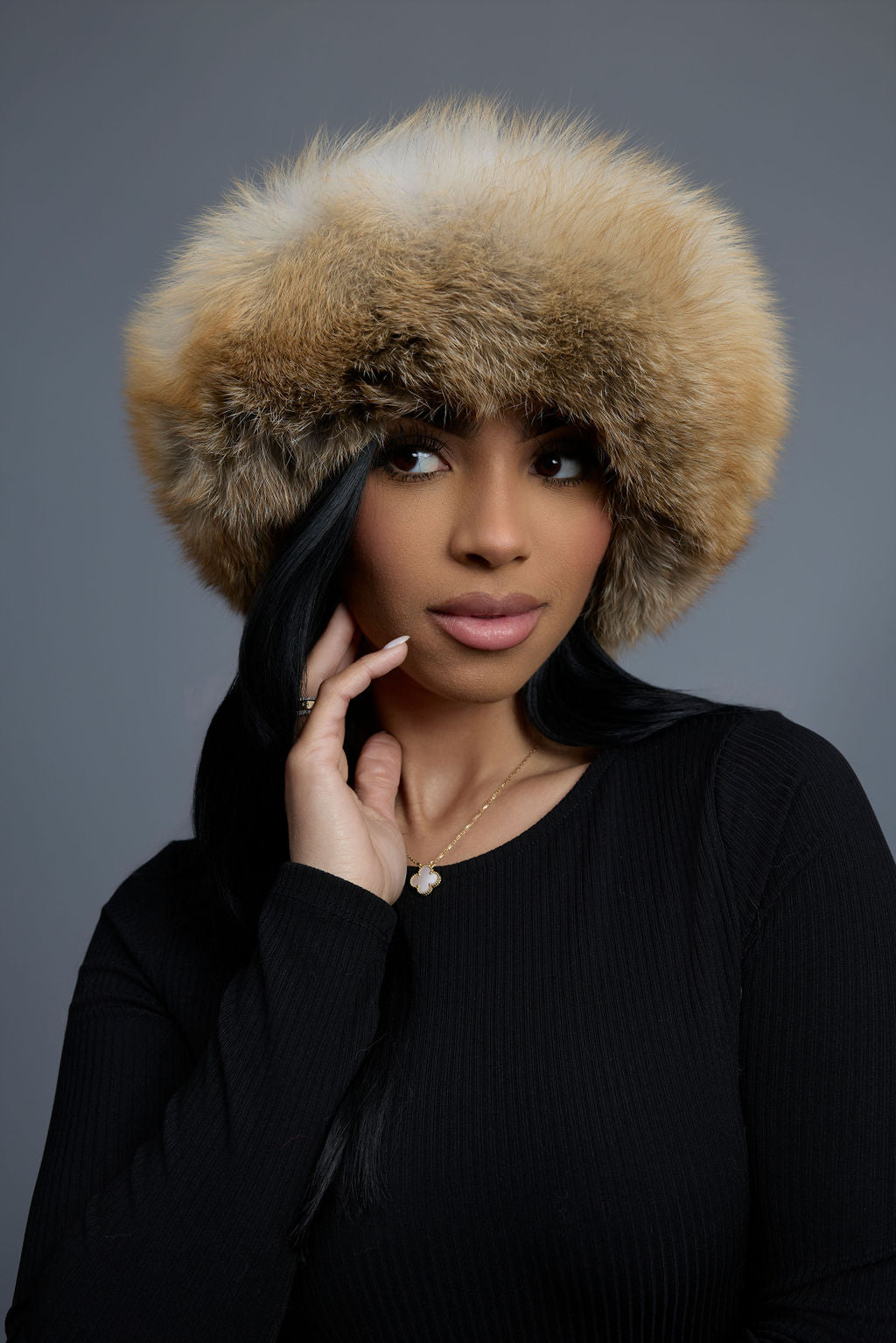 Women's Natalia Leather And Fox Russian Hat [Black/Gold]
