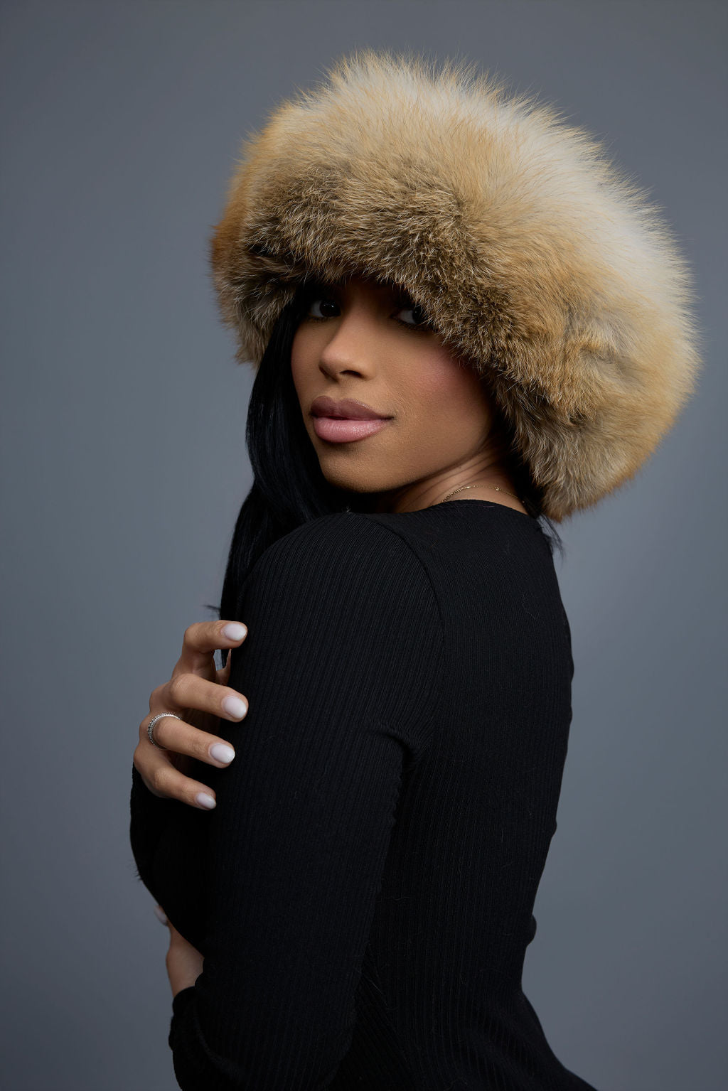 Women's Natalia Leather And Fox Russian Hat [Black/Gold]