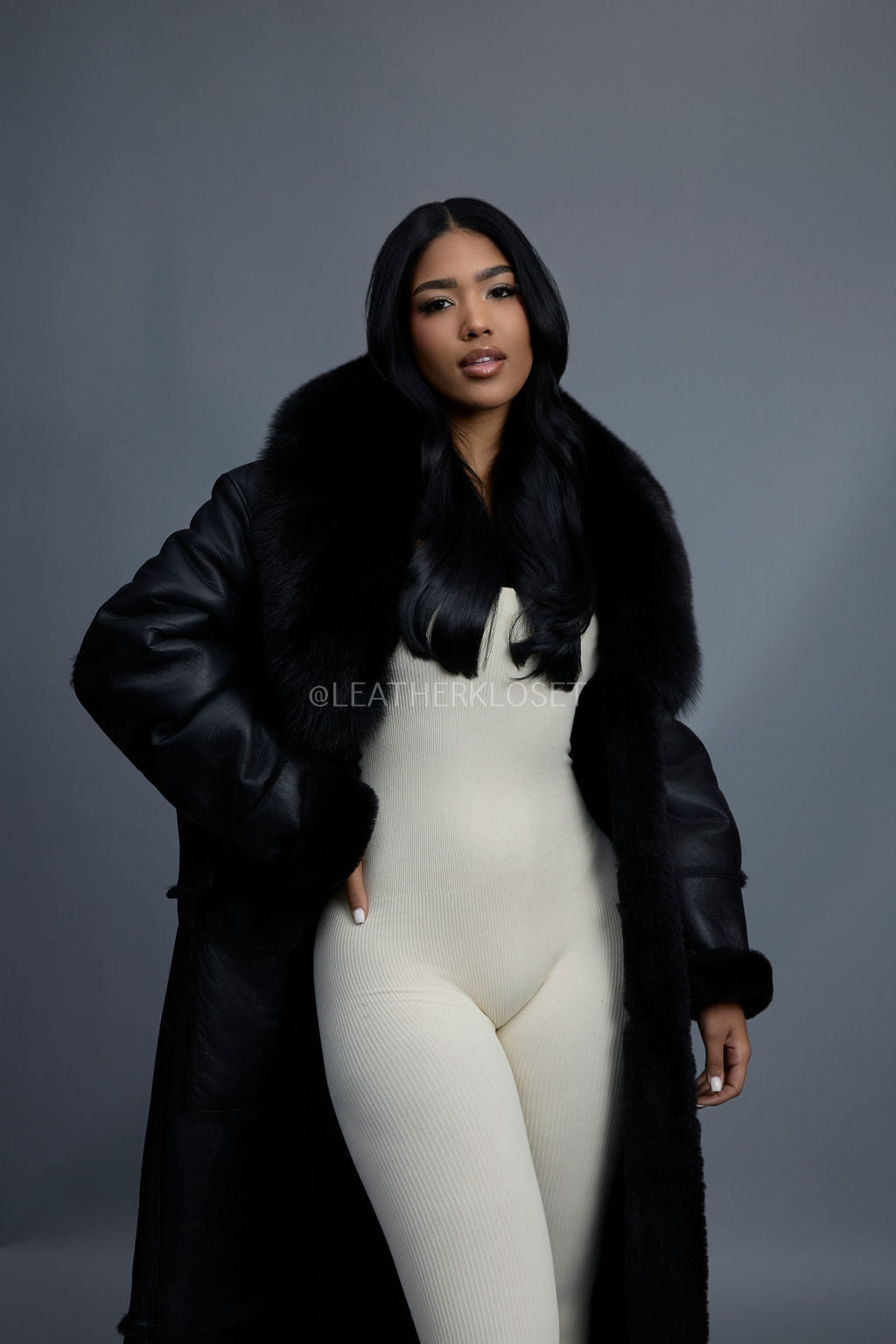 Women's Maxi Shearling With Fox Collar [Black]