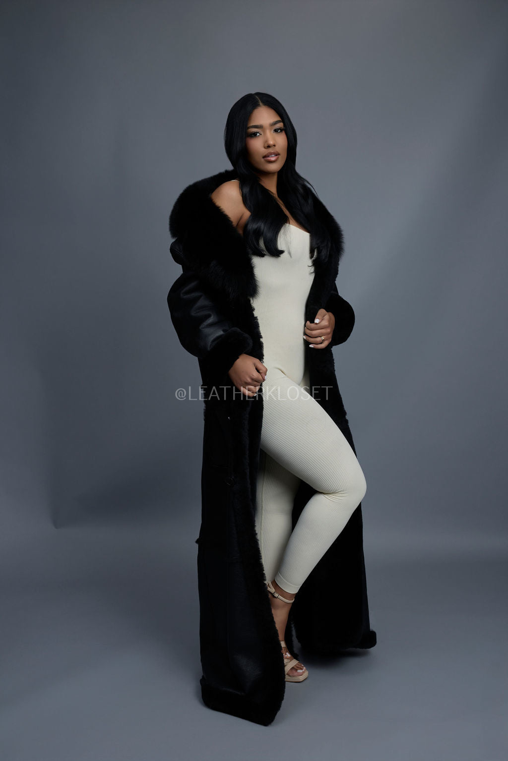 Women's Maxi Shearling With Fox Collar [Black]