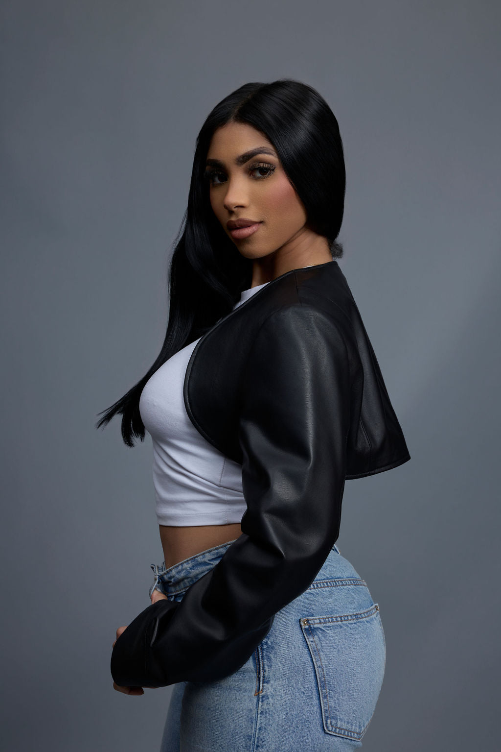 Women's Shorty Slim-Fit Long Sleeve Bolero [Black]