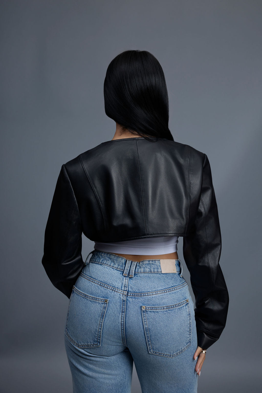 Women's Shorty Slim-Fit Long Sleeve Bolero [Black]