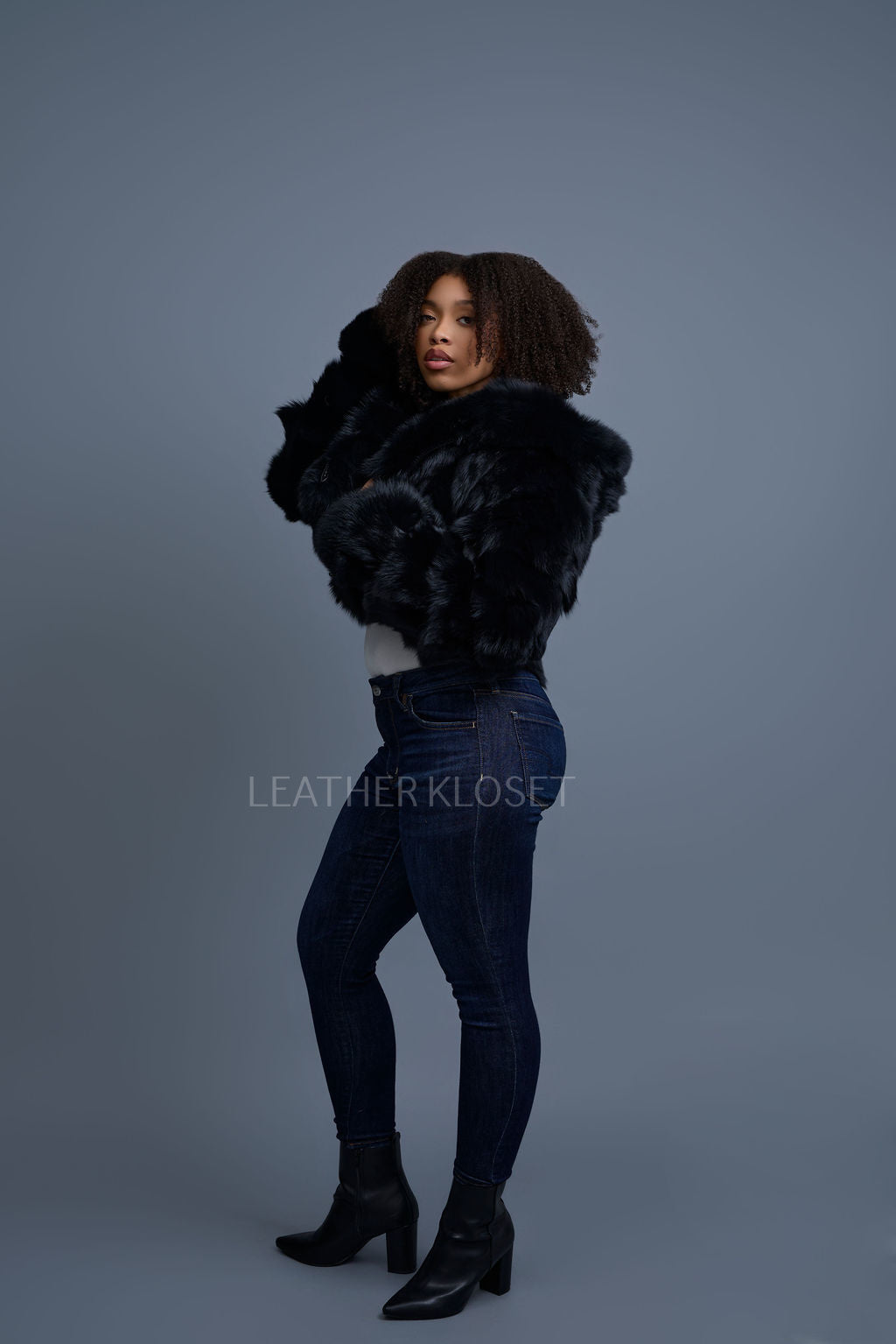 Women's Crop Fox Bomber With Hood [Black]