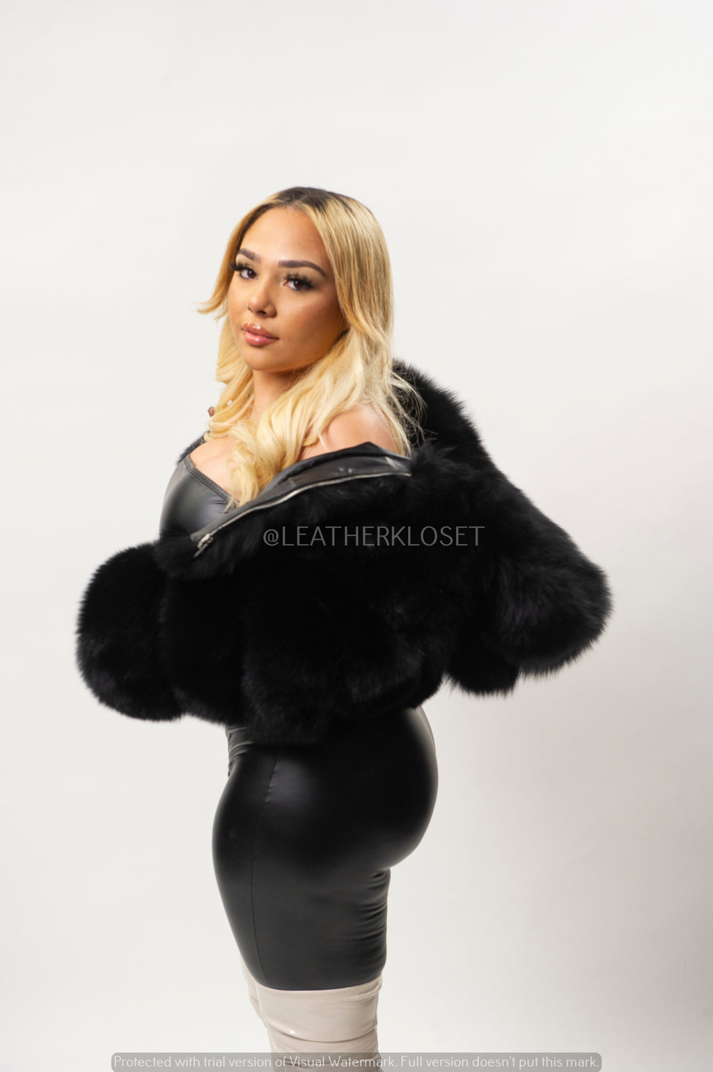 Women's Crop Fox Bomber With Hood [Black]