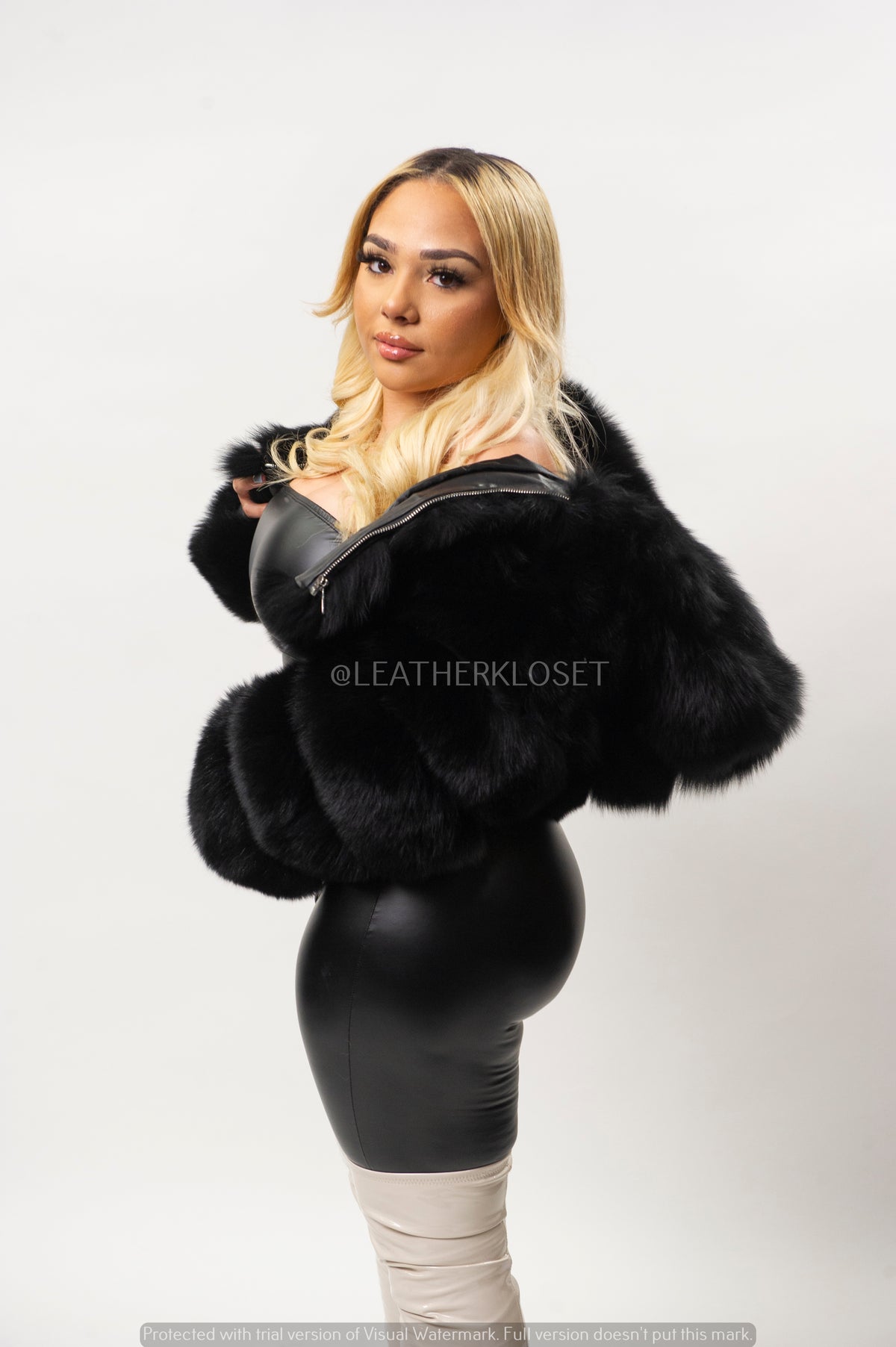 Women's Crop Fox Bomber With Hood [Black]
