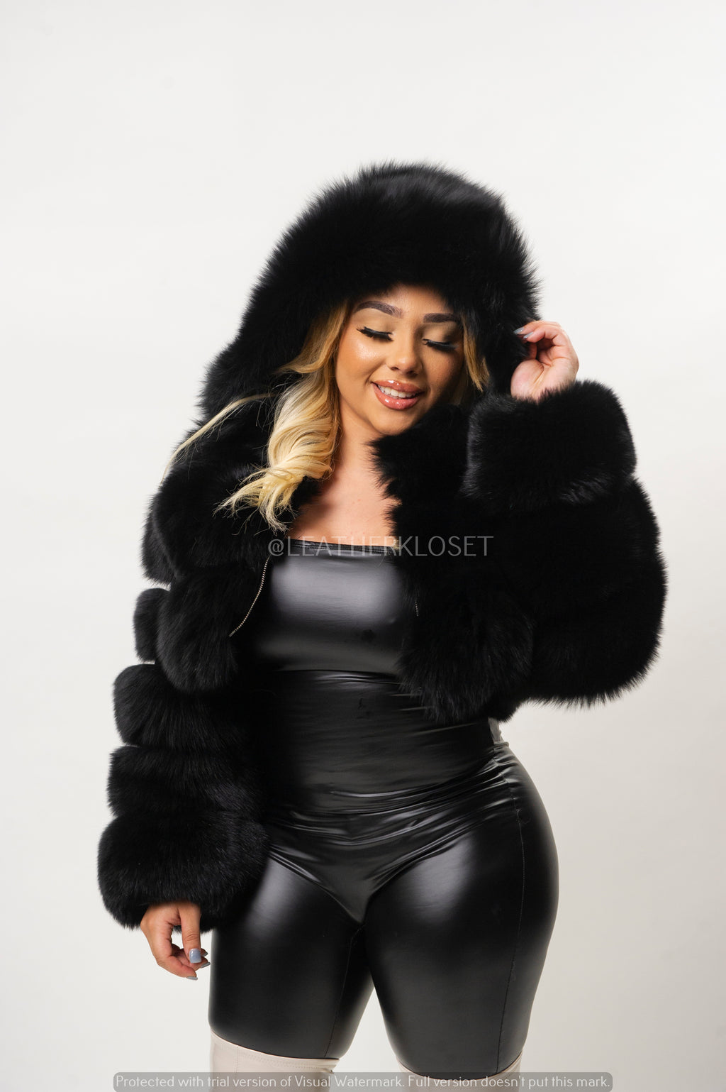 Women's Crop Fox Bomber With Hood [Black]