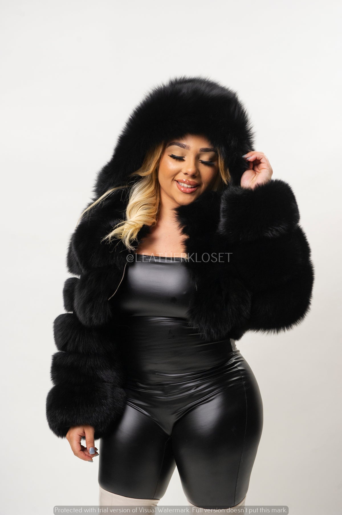 Women's Crop Fox Bomber With Hood [Black]