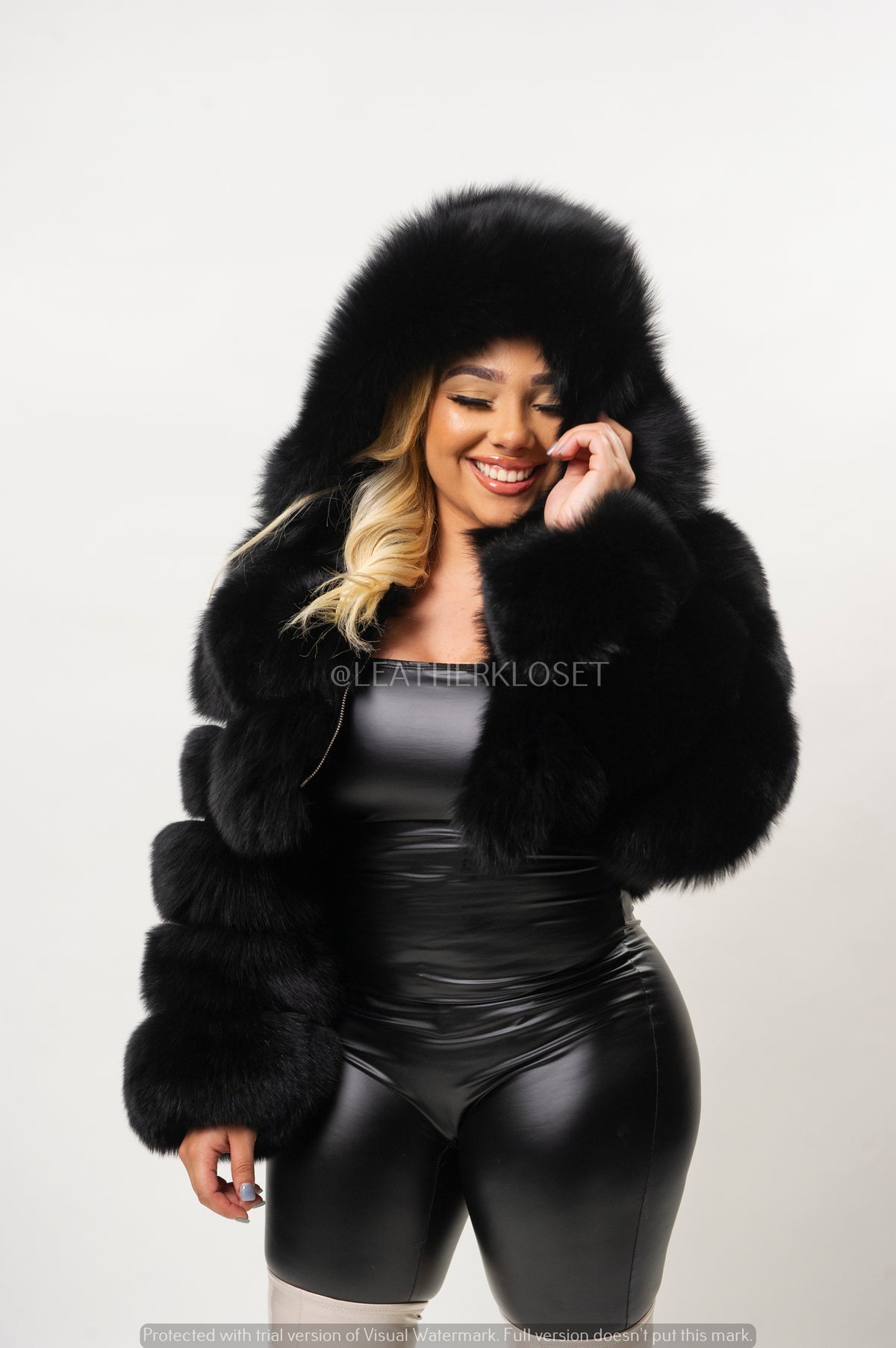 Women's Crop Fox Bomber With Hood [Black]