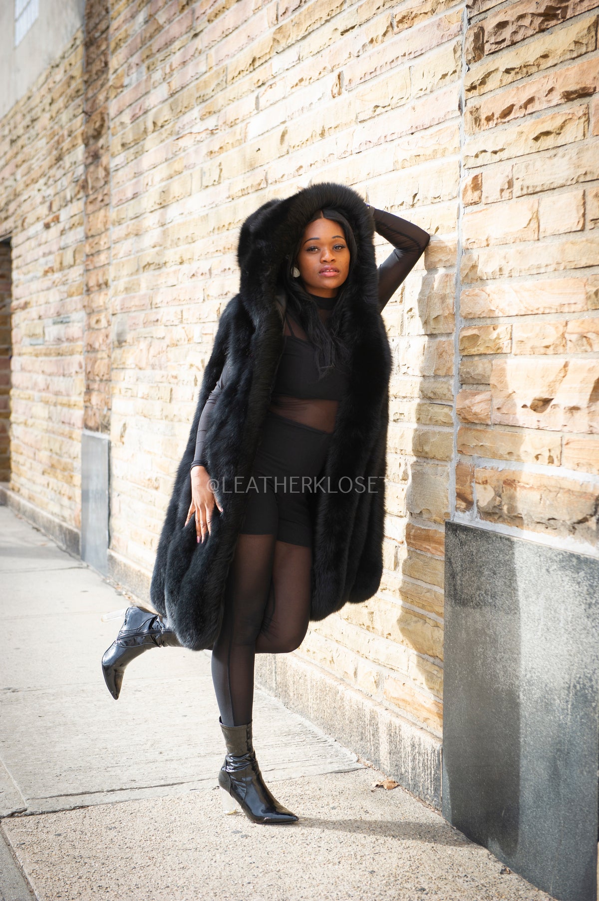 Women's Chloe Fox Fur Vest With Hood [Black]