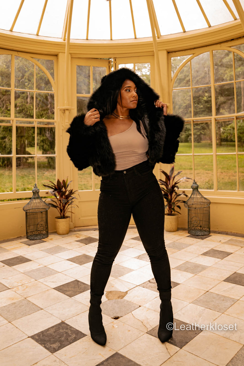 Women's Crop Fox Bomber With Hood [Black]