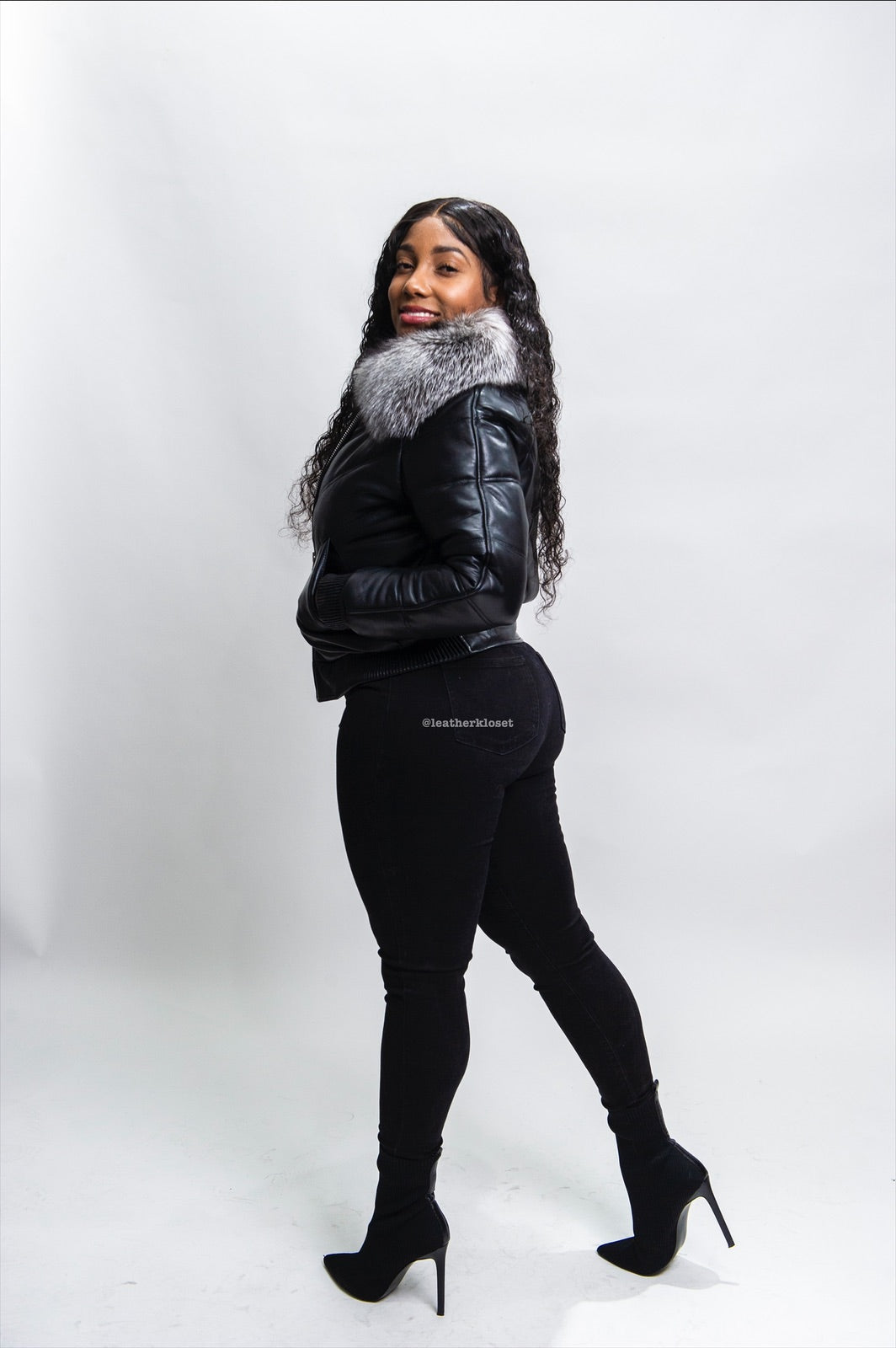 Women's V-Bomber Black Premium Fox Fur Collar [Silver Fur]
