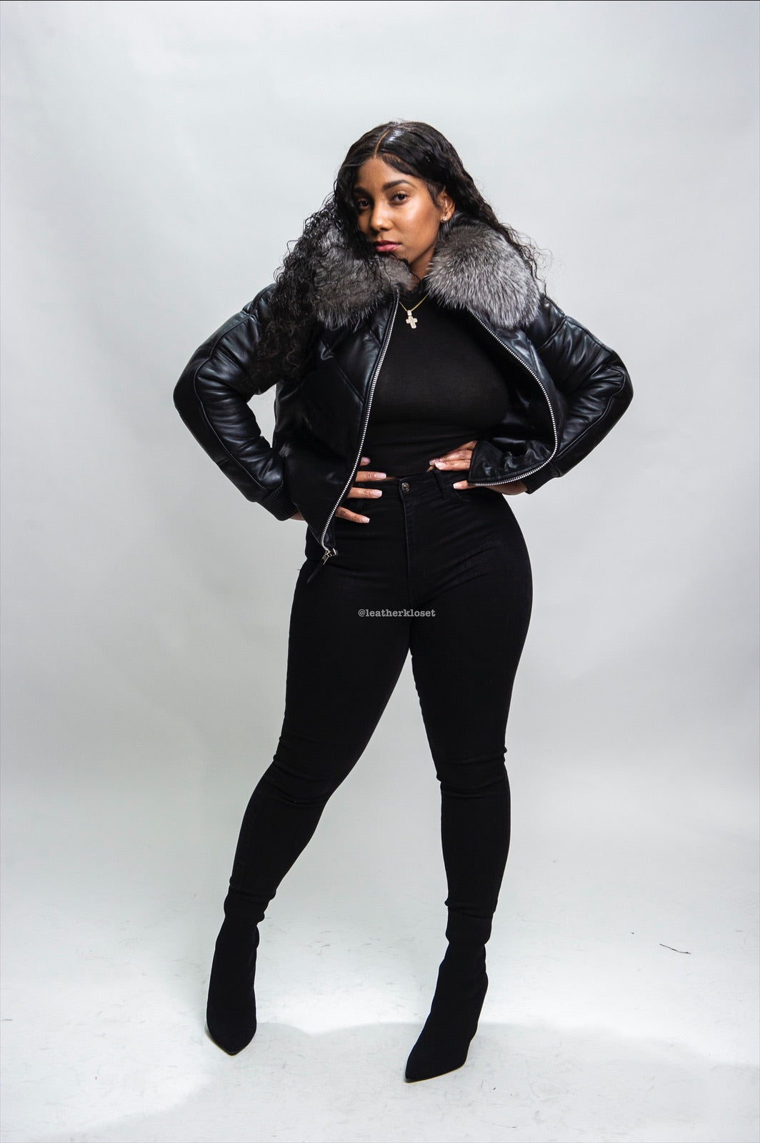 Women's V-Bomber Black Premium Fox Fur Collar [Silver Fur]