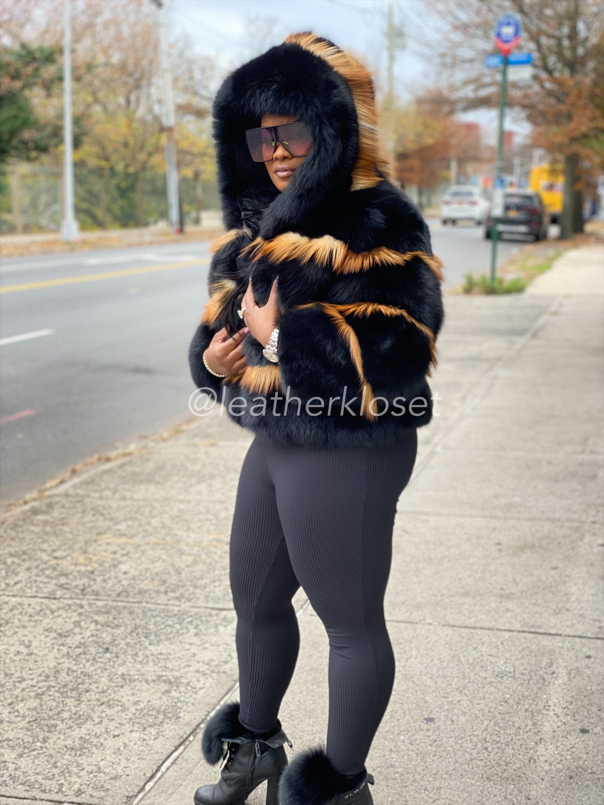 Women's Camille Fox Bomber Jacket With Hood [Black]