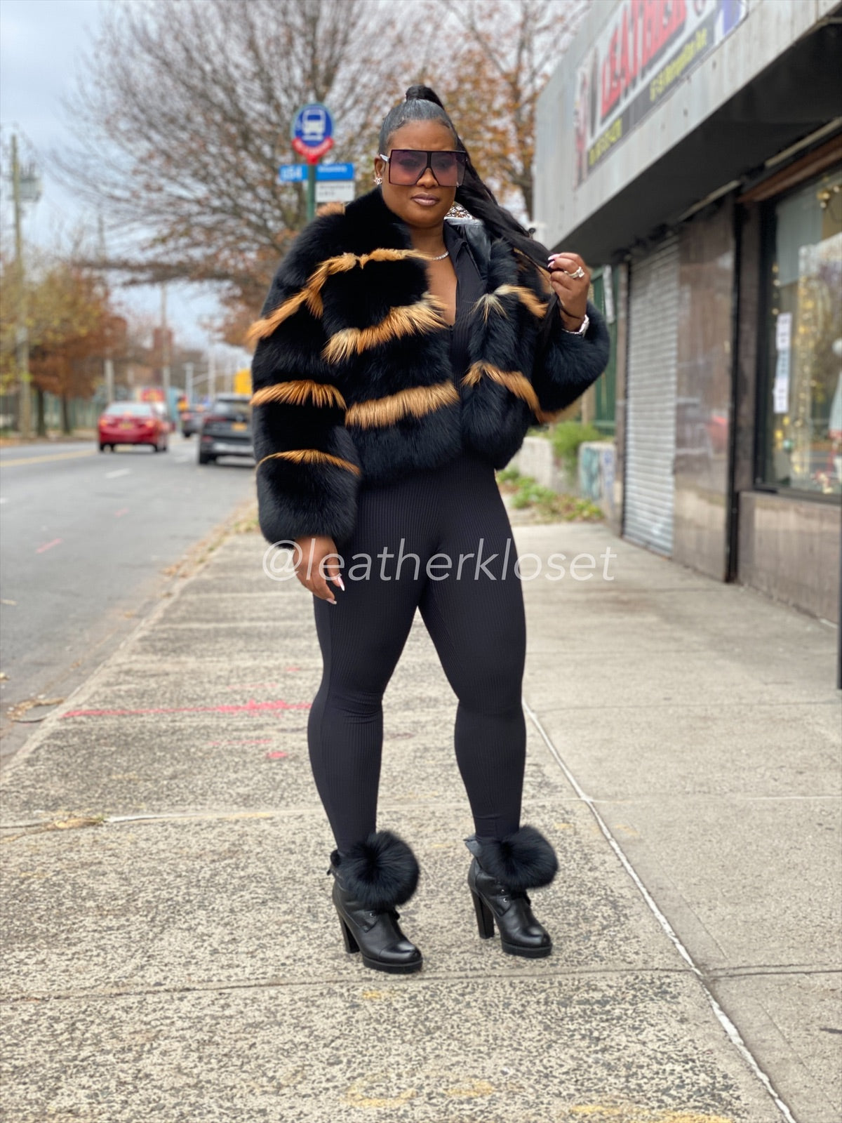 Women's Camille Fox Bomber Jacket With Hood [Black]