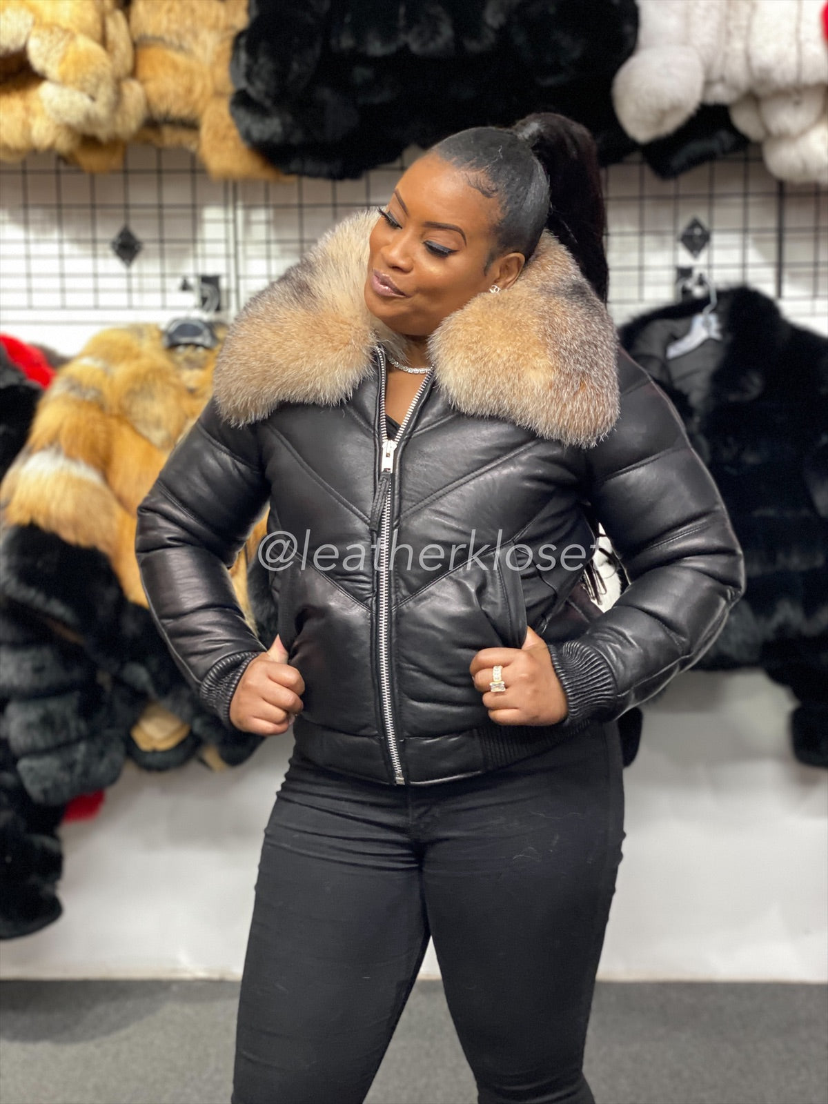 Women's V-Bomber Black Premium Fox Fur Collar [Crystal Fur]