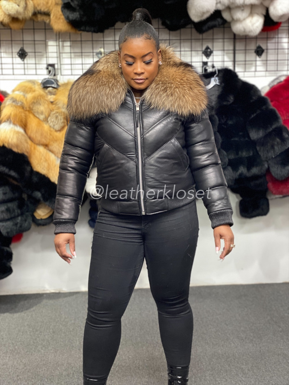 Women's V-Bomber Black Premium Fox Fur Collar [Raccoon Fur]