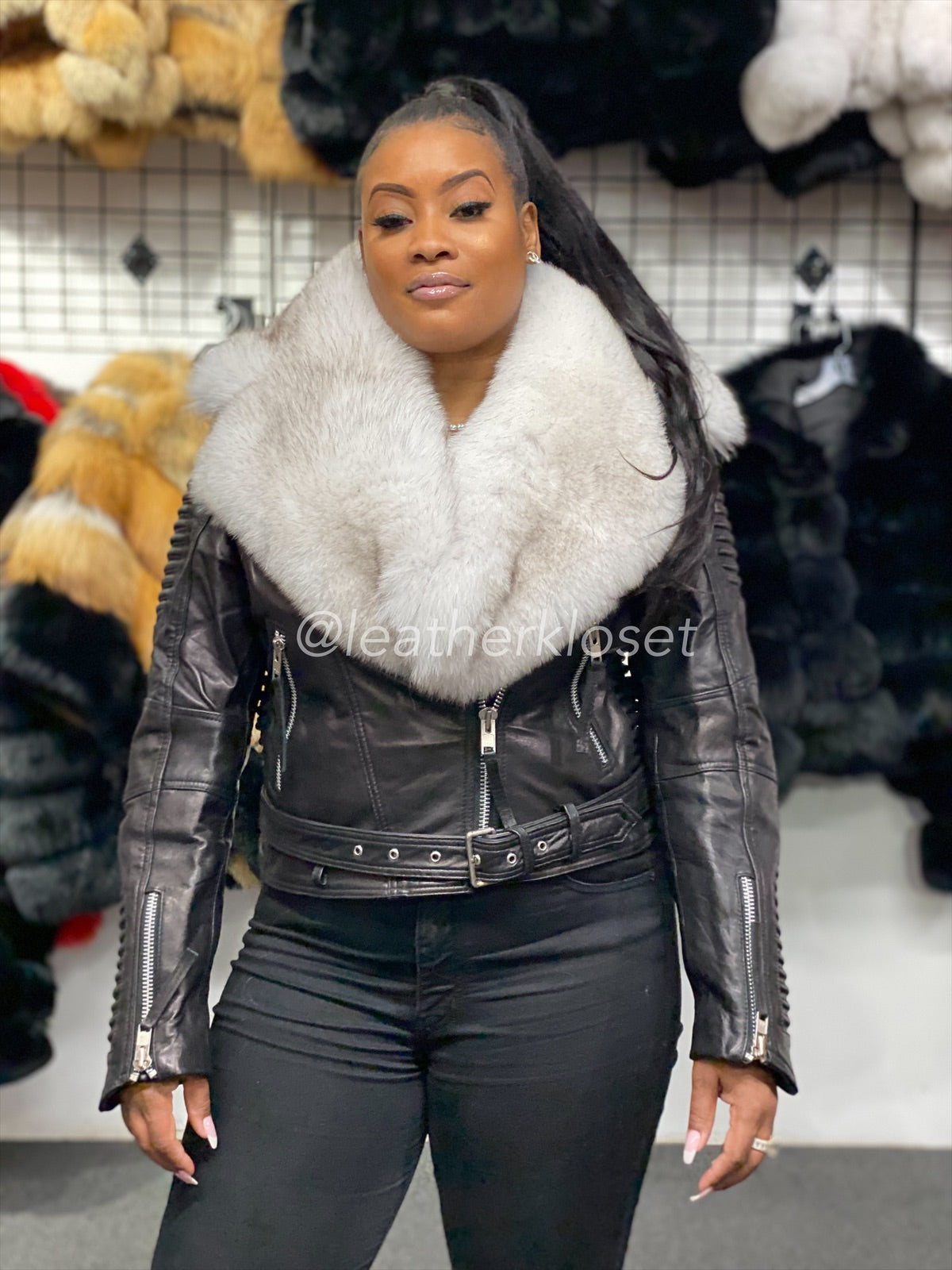 Women's Trey Biker Black Oversized Fox Collar [Natural White Fur