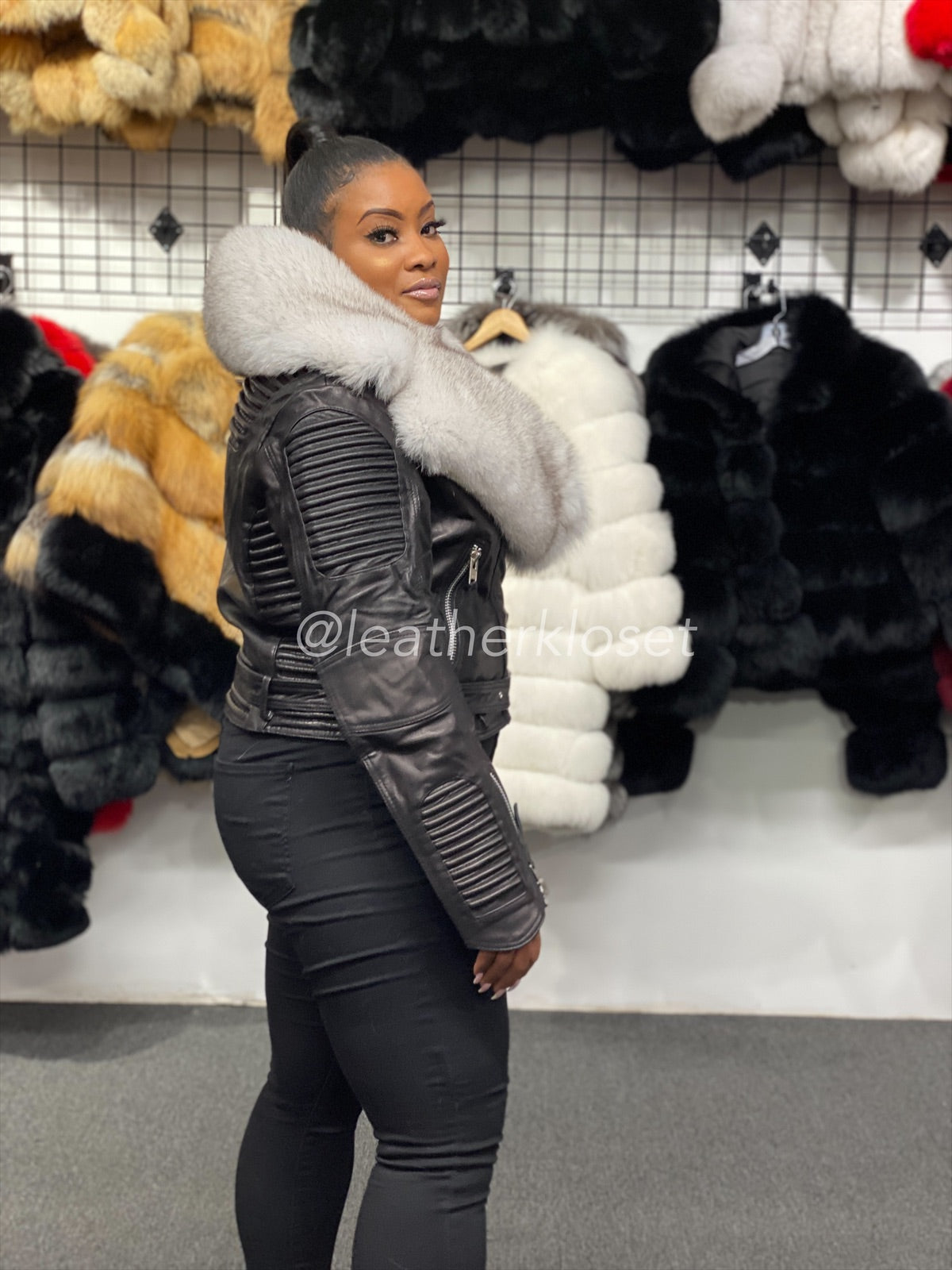 Women's Trey Biker Black Oversized Fox Collar [Natural White Fur